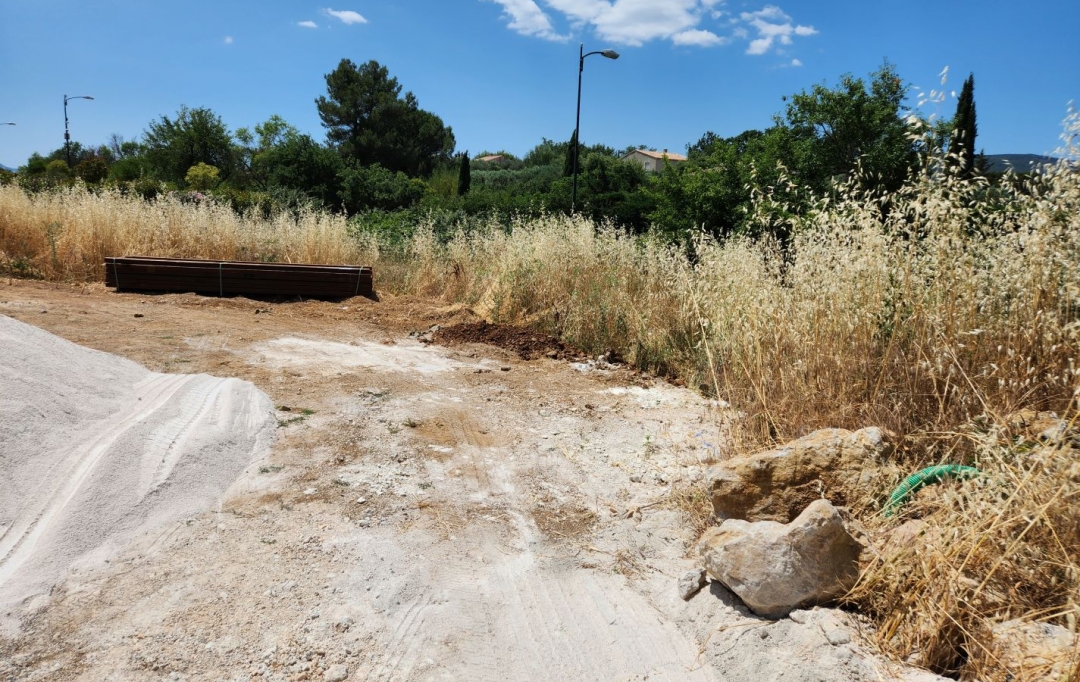 HCI IMMOBILIER : Ground | SAINT-MAXIMIN-LA-SAINTE-BAUME (83470) | 0 m2 | 215 000 € 